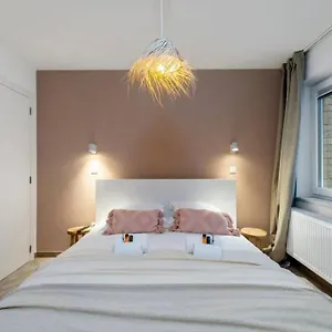 Appartement Raphaelle - Trendy Met 2 Slaapkamers, Oostende