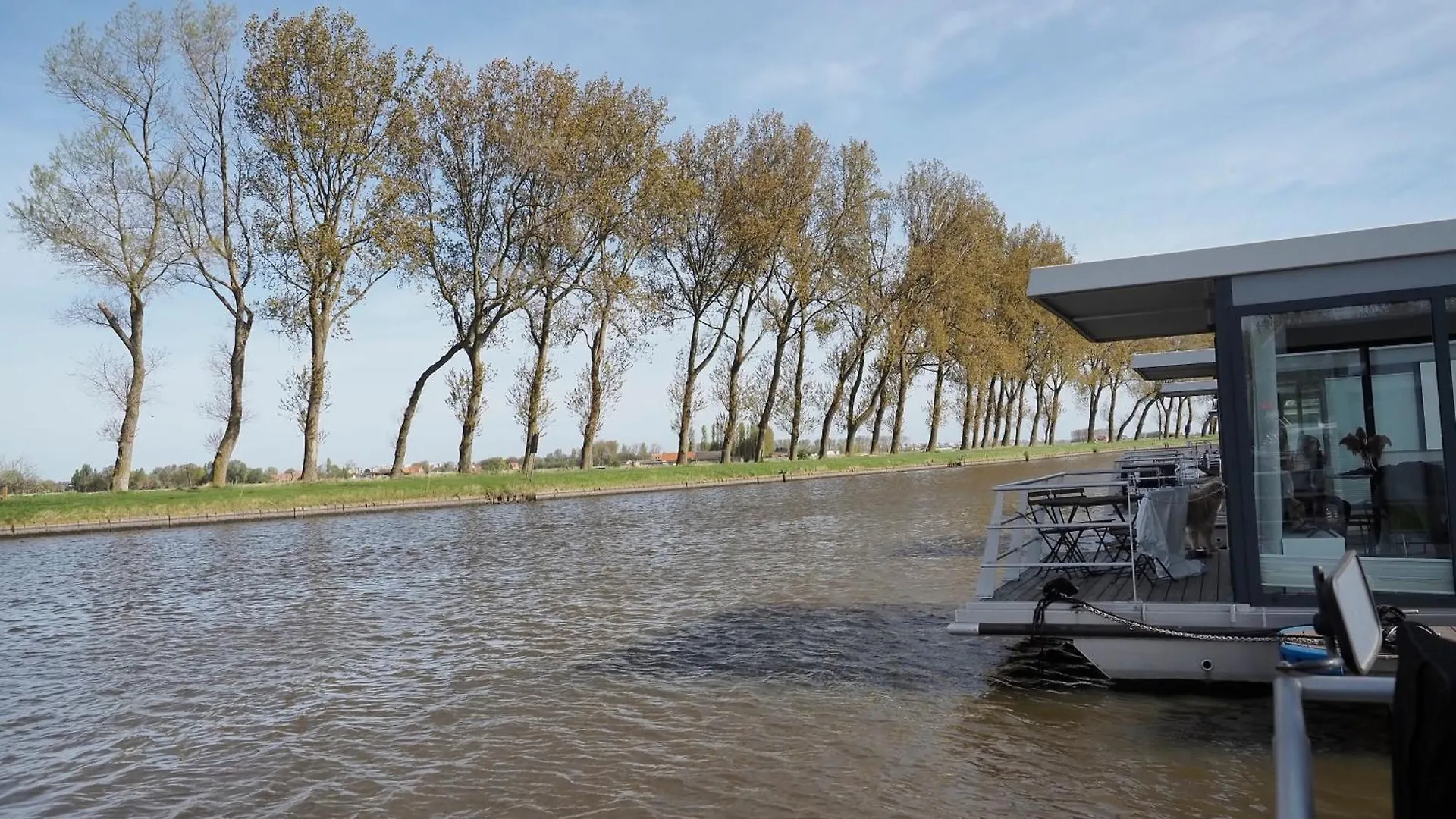 Houseboat Tiny Griffin Hotel Nieuwpoort Botel