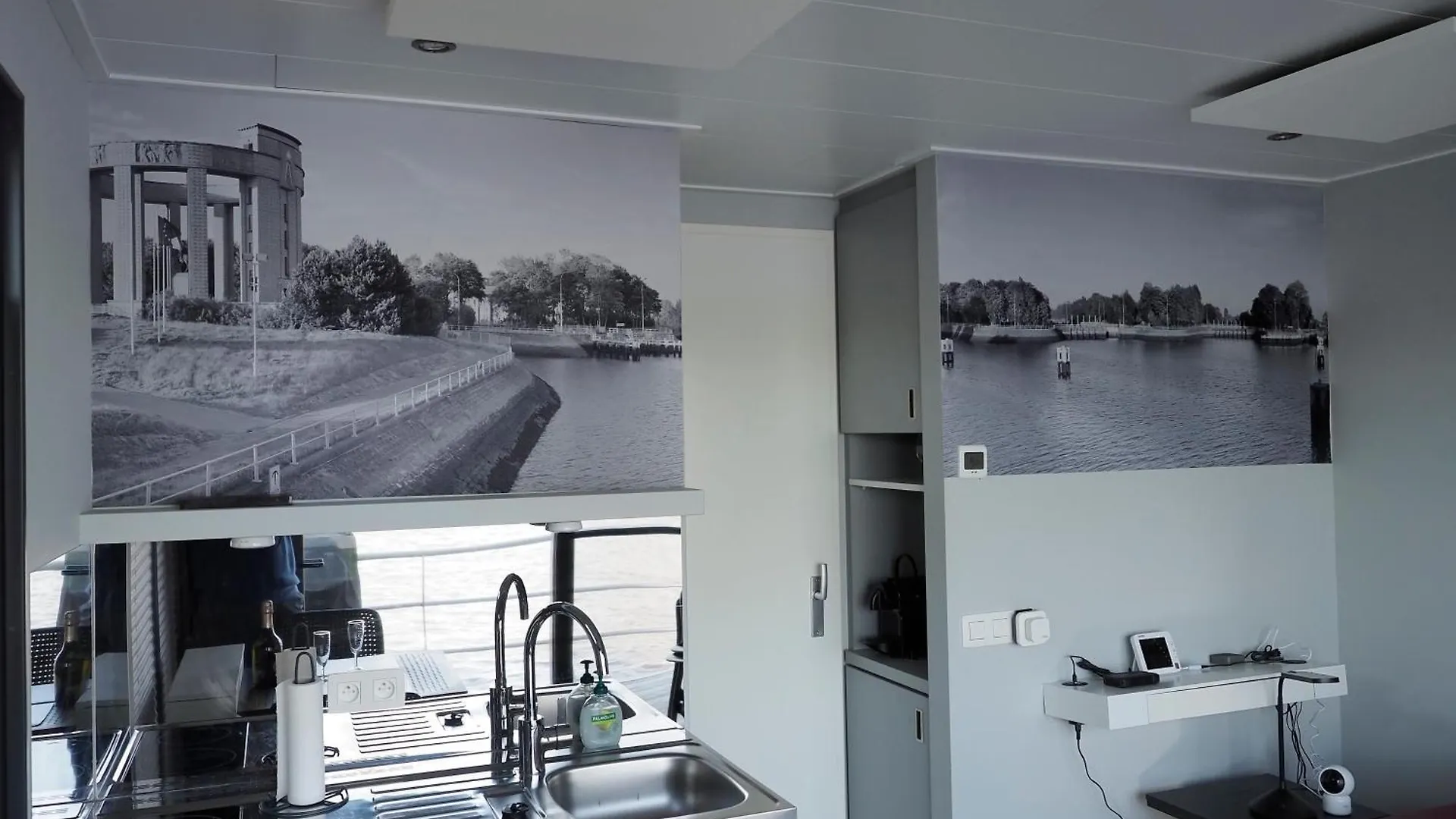 Houseboat Tiny Griffin Hotel Nieuwpoort Belgium